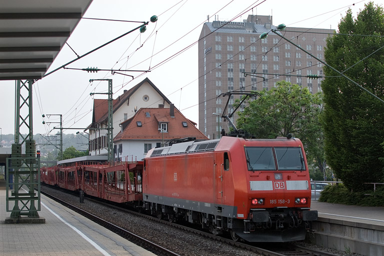 185 158 mit EK 56181 bei km 15,6 (Mai 2012)