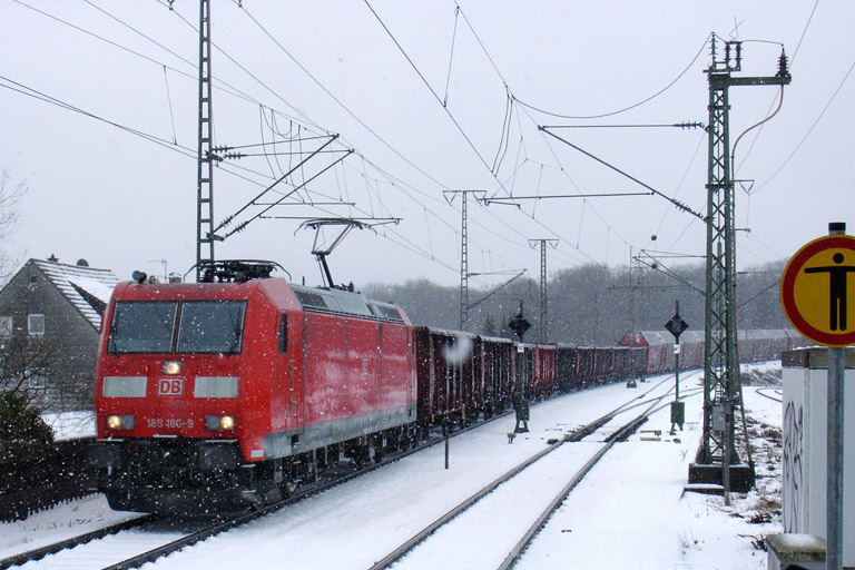 185 160 mit EK 56164 bei km 16,8 (Februar 2012)