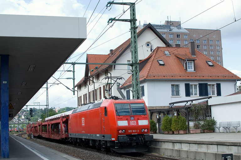 185 163 mit EK 56165 bei km 15,6 (August 2012)
