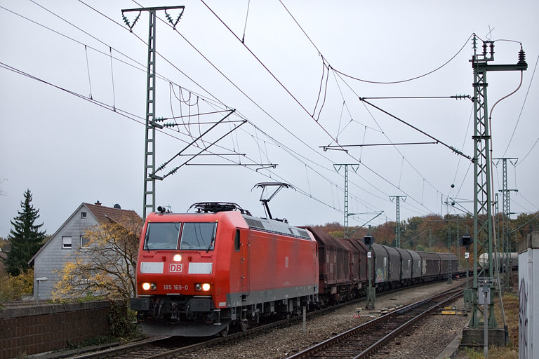 185 169 mit EK 56166 bei km 16,8 (Oktober 2012)