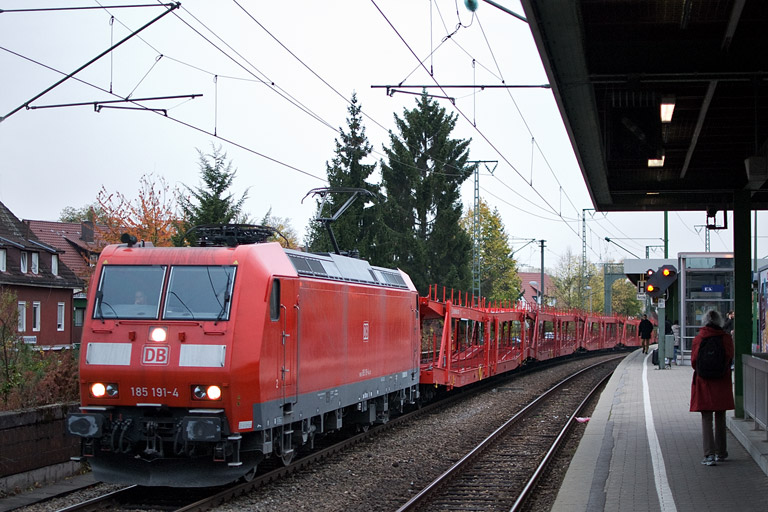 185 191 mit EK 56167 bei km 16,8 (Oktober 2012)