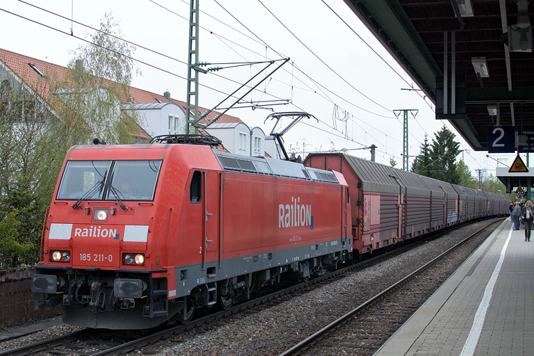 185 211 mit EK 56167 bei km 16,8 (April 2012)