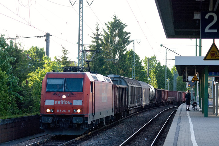 185 216 bei km 16,8 (Mai 2012)