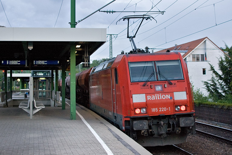185 220 mit GB 62764 bei km 16,8 (Mai 2012)