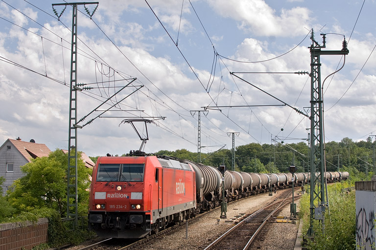 152 150 mit EZ 44695 bei km 16,8 (August 2012)