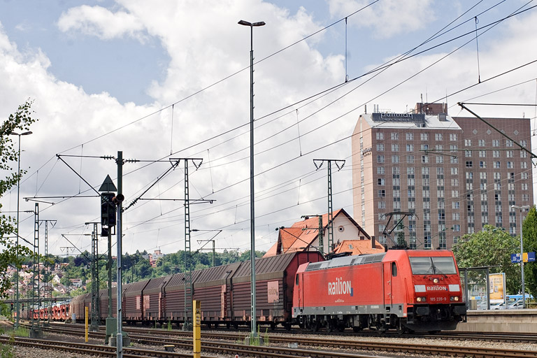 185 235 mit GA 62481 bei km 15,6 (Juli 2012)