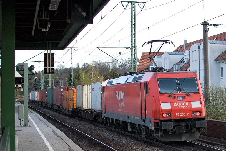 185 253 mit KT 43161 bei km 16,8 (April 2012)