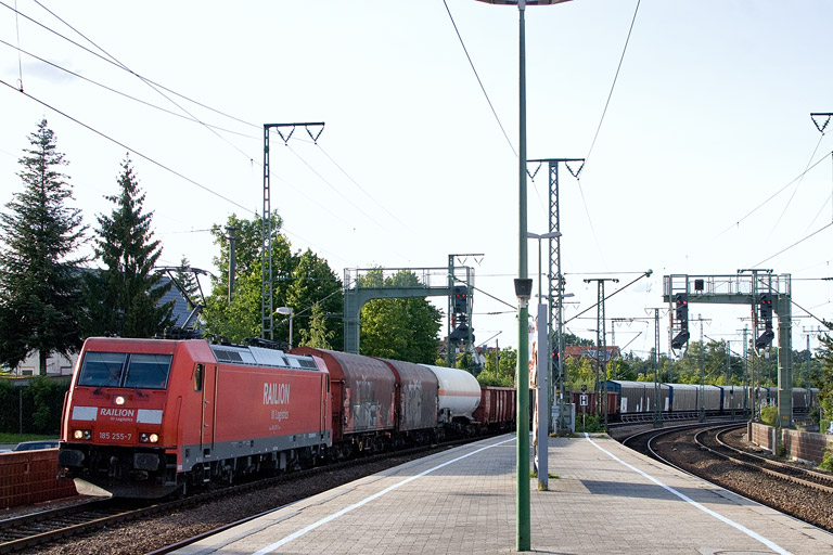 185 255 mit EK 56173 bei km 16,6 (August 2012)