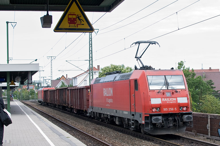 185 256 mit EK 56164 bei km 16,8 (August 2012)
