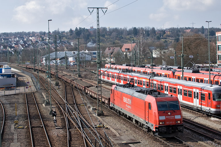 185 257 mit GB 62478 bei km 16,0 (M&auml;rz 2012)