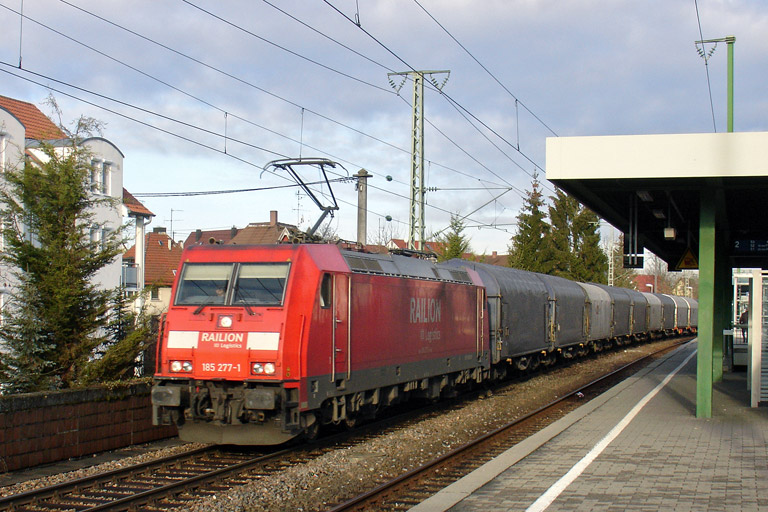 185 277 mit EK 56183 bei km 16,8 (Januar 2012)