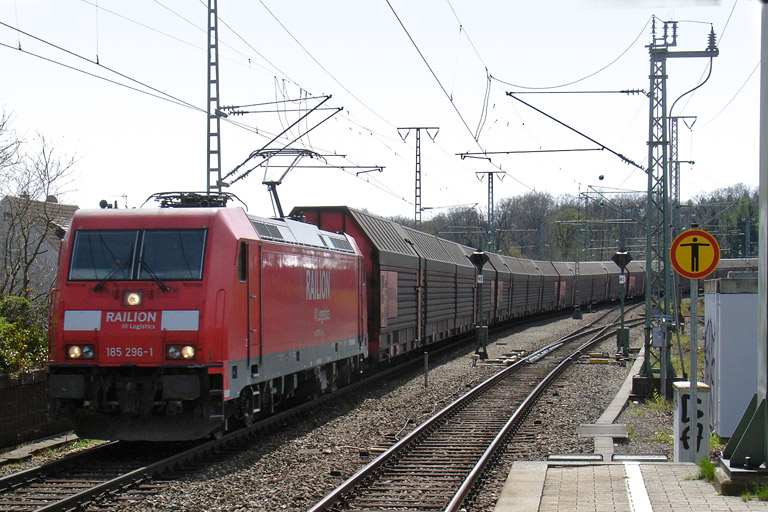 185 296 mit GA 60080 bei km 16,8 (April 2012)