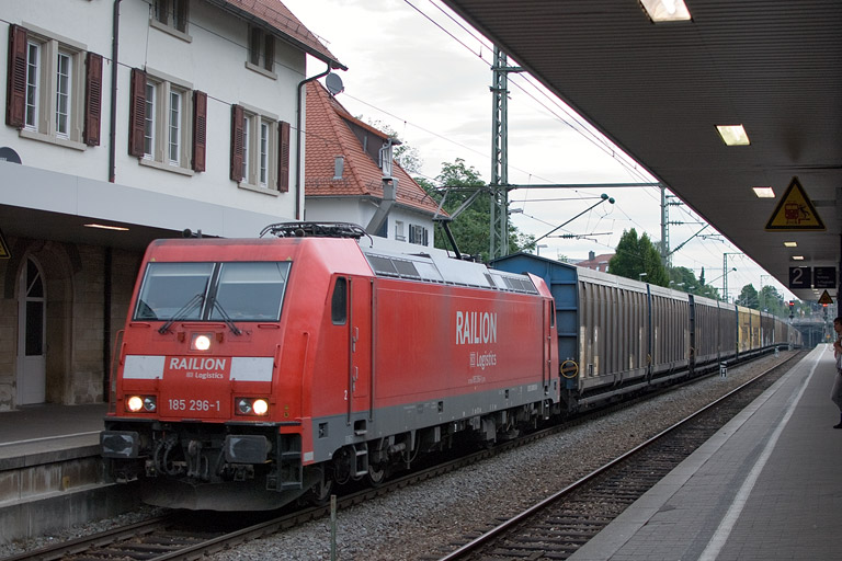 185 296 mit GA 61781 bei km 15,6 (Juni 2012)