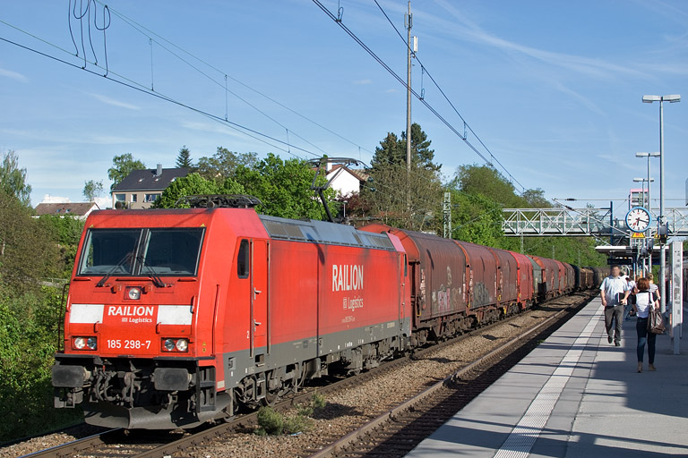 185 298 mit EK 56166 bei km 14,2 (Mai 2012)