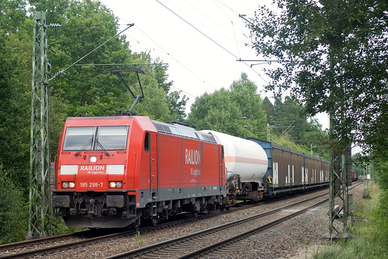 185 298 mit EK 56173 bei km 22,2 (August 2012)