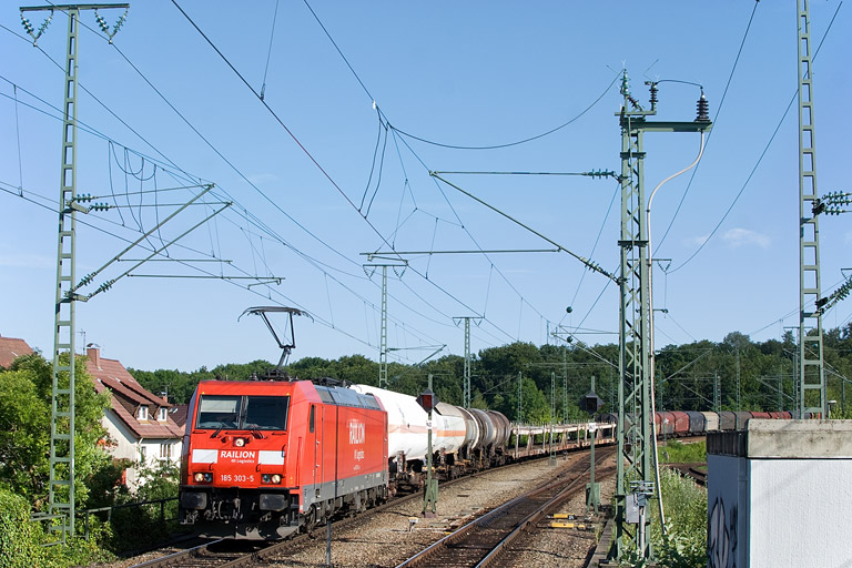 185 303 mit EK 56166 bei km 16,8 (Juni 2012)