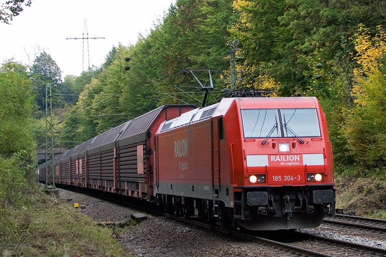 185 304 mit EK 56167 bei km 18,2 (Oktober 2012)