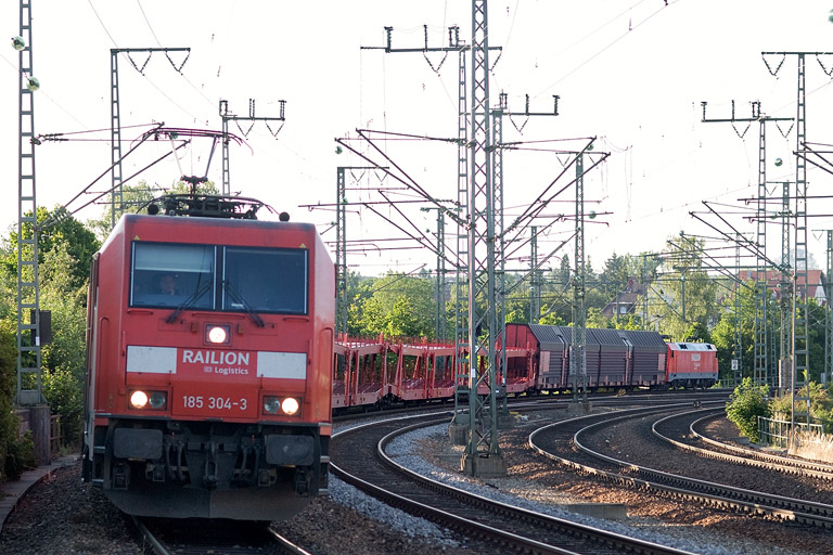 185 304 mit EK 56181 bei km 16,6 (Juni 2012)