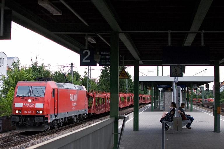 185 307 mit EK 56181 bei km 16,8 (Juli 2012)