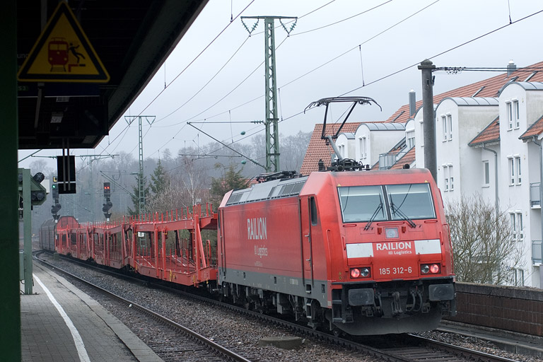 185 312 mit EK 56165 bei km 16,8 (Februar 2012)