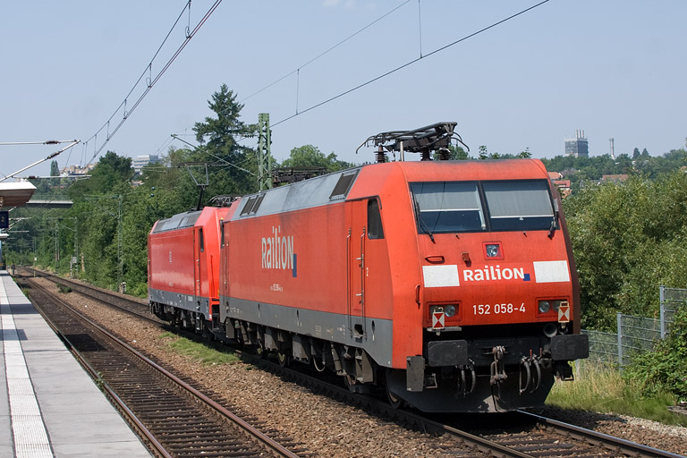 185 315 und 152 058 als T 67177 bei km 14,2 (Juli 2012)