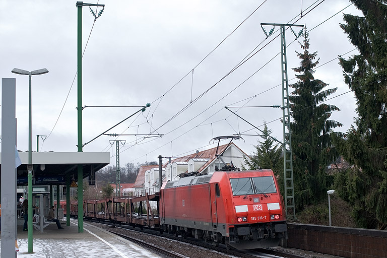 185 316 mit EK 56165 bei km 16,8 (Januar 2012)