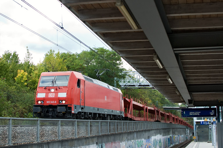 185 345 mit EK 56167 bei km 14,0 (September 2012)