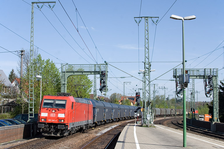 185 346 mit GM 49225 bei km 16,6 (April 2012)