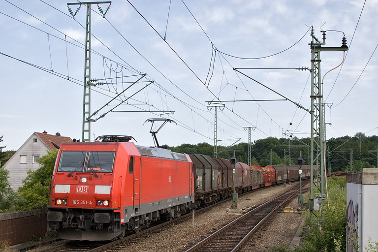 185 351 mit EK 56166 bei km 16,8 (Juli 2012)