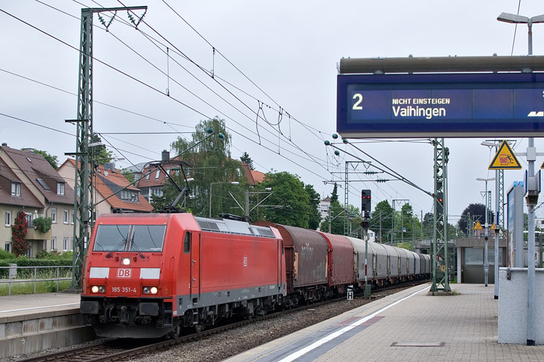 185 351 mit EK 56181 bei km 15,6 (Mai 2012)