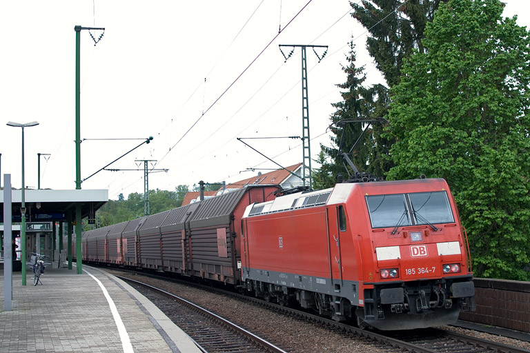 185 364 mit EK 56165 bei km 16,8 (Mai 2012)
