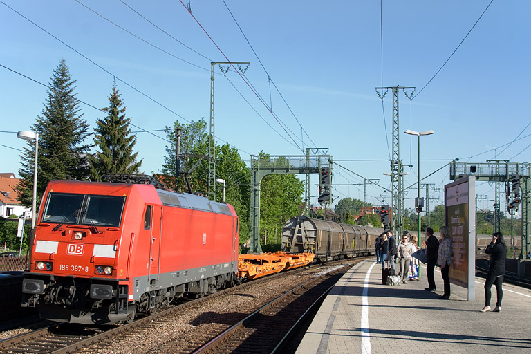 185 387 mit EZ 44689 bei km 16,6 (Mai 2012)