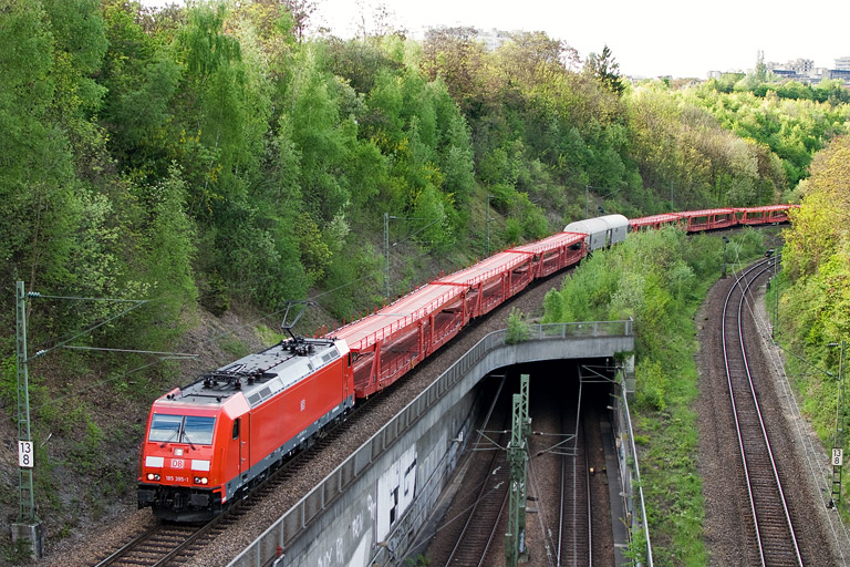 185 395 mit EK 56173 bei km 13,8 (Mai 2012)