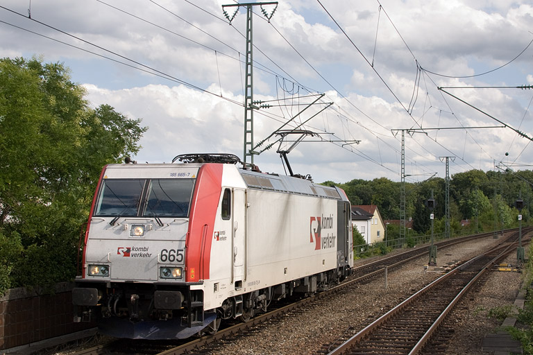 185 665 als Tfzf(D) 93944 bei km 16,8 (August 2012)