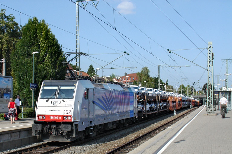 186 102 mit DGS 47041 bei km 15,6 (August 2012)