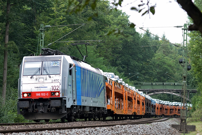 186 102 mit DGS 47077 bei km 11,6 (September 2012)