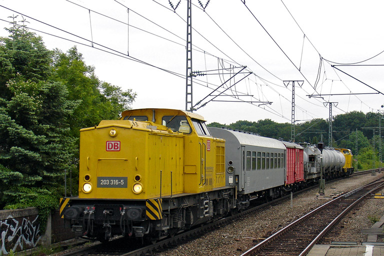 203 316 mit NbZ 94121 bei km 16,8 (Juni 2012)