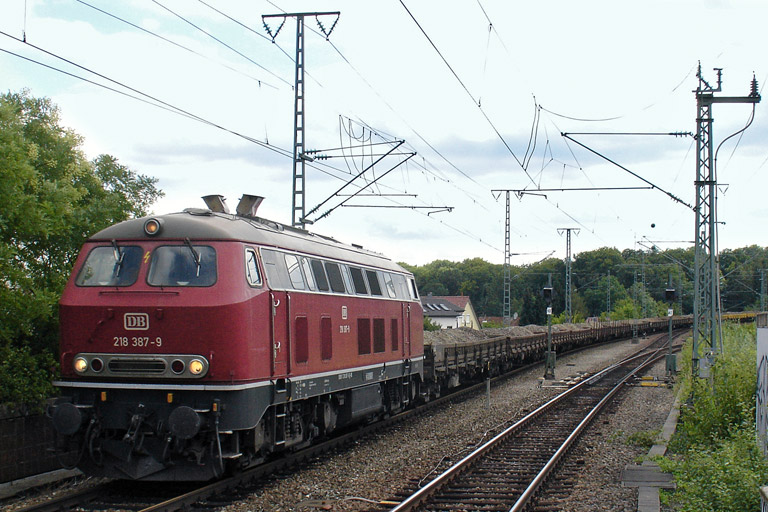 218 387 mit DBV 95407 bei km 16,8 (August 2012)