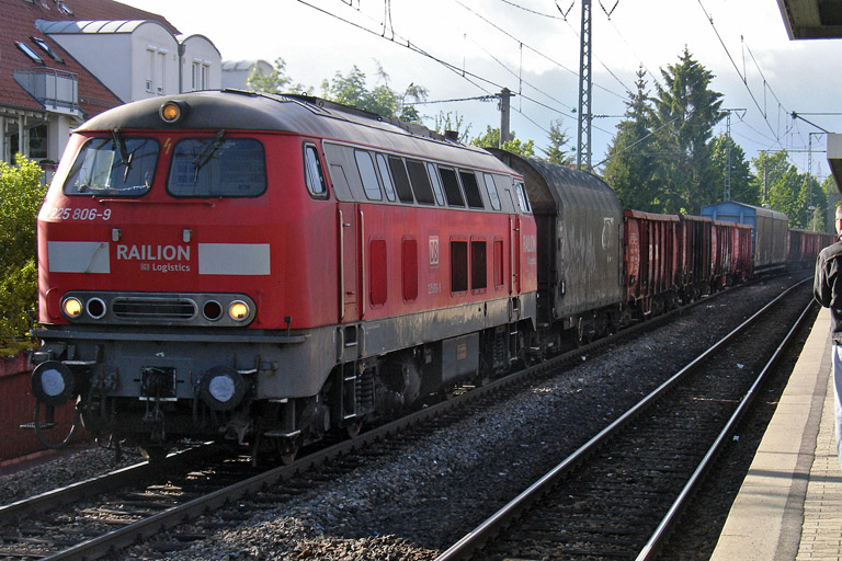 225 806 mit EK 56173 bei km 16,8 (Mai 2012)