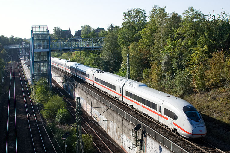 Baureihe 407 (Tz 4709) als LPFT-W 92310 bei km 14,0 (September 2012)
