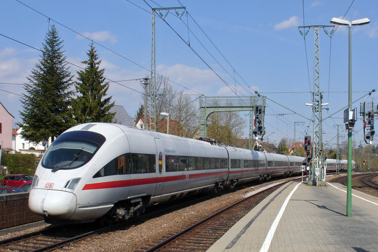 411 010 (Tz 1110) als LPF-T 92011 bei km 16,8 (April 2012)