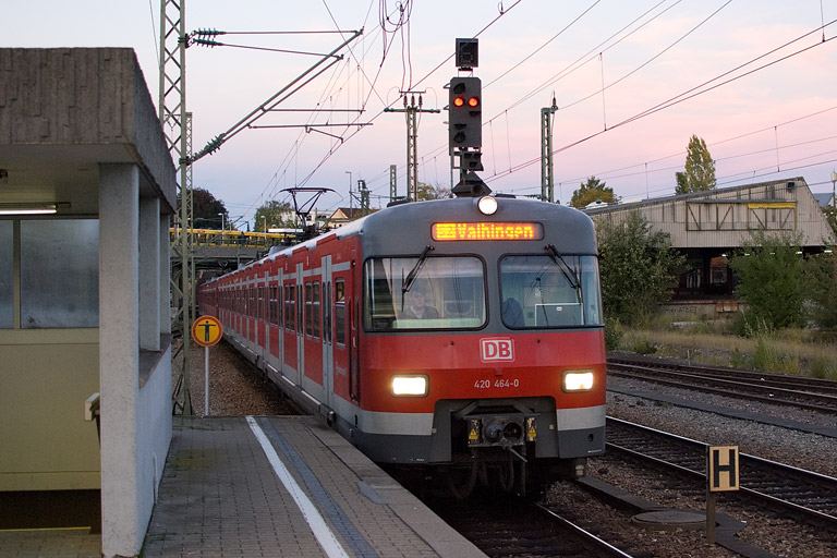 420 464 als S2 bei km 15,4 (Oktober 2012)