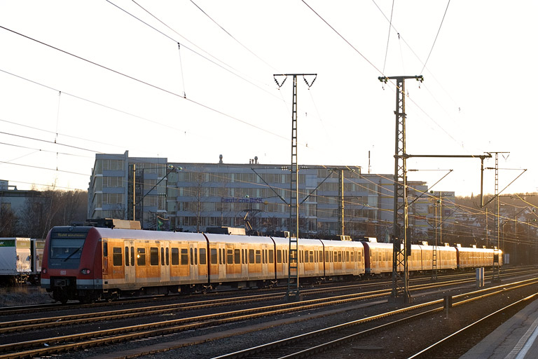 Baureihe 423 bei km 15,6 (Januar 2012)