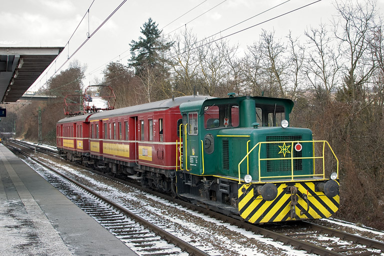465 005/865 811 bei km 14,2 (Februar 2012)