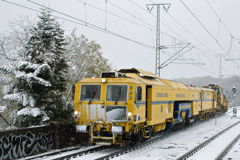 Gleisbauzug mit Stopfexpress 09-3X bei km 16,8 (Oktober 2012)