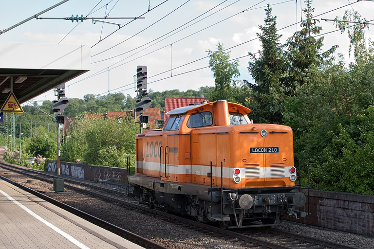 Locon 210 (ex-DB 212 275) bei km 16,8 (Mai 2012)