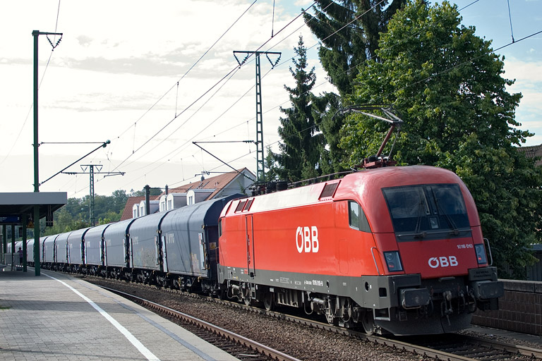 &Ouml;BB 1016 010 mit GM 49225 bei km 16,8 (August 2012)