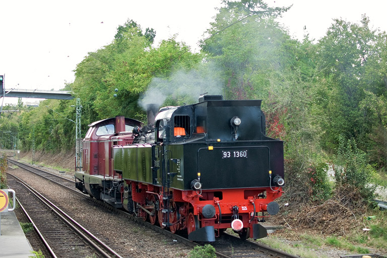 V100 2335 und 93 1360 als DbZ 92369 bei km 14,0 (September 2012)