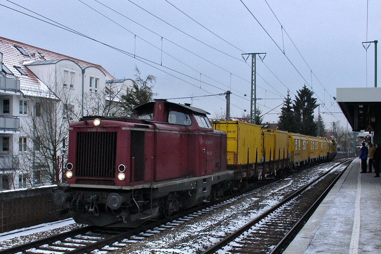V100 2335 bei km 16,8 (Februar 2012)