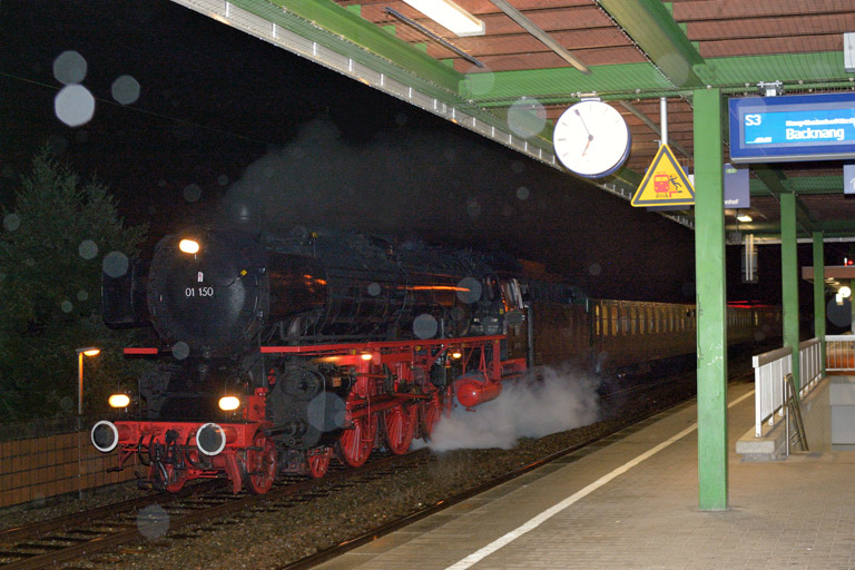 01 150 mit DPE 25710 bei km 16,8 (Oktober 2013)